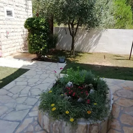 Ivkica Apartment Nin