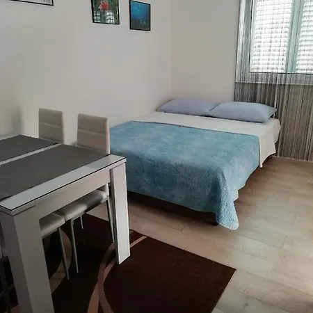 Ivkica Apartment Nin