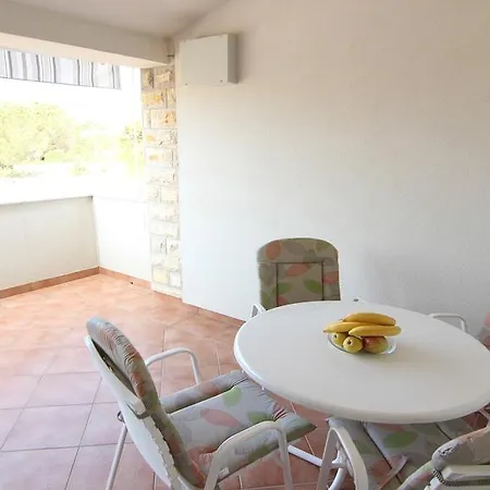 Ivkica Apartment Nin