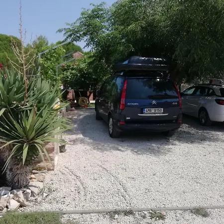 Ivkica アパート ニン